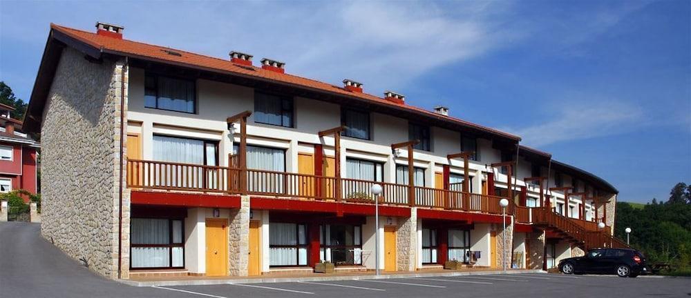 Apartamentos Aldea Del Puente Onís Exterior foto