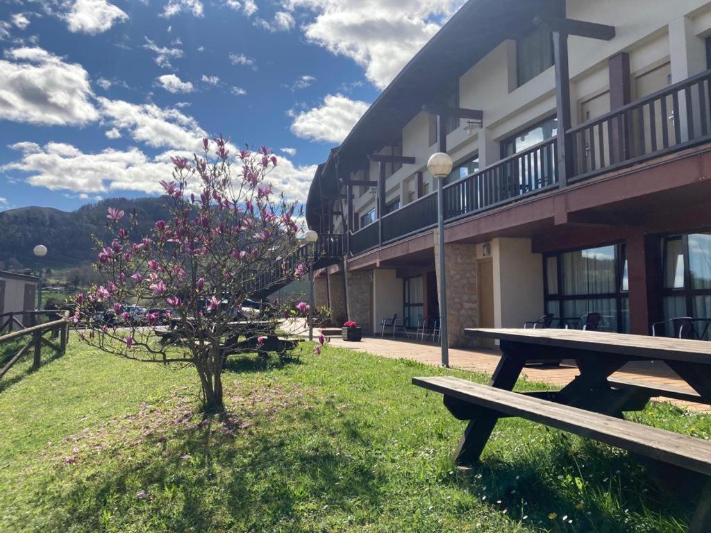 Apartamentos Aldea Del Puente Onís Exterior foto