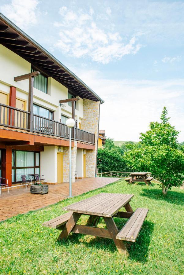 Apartamentos Aldea Del Puente Onís Exterior foto